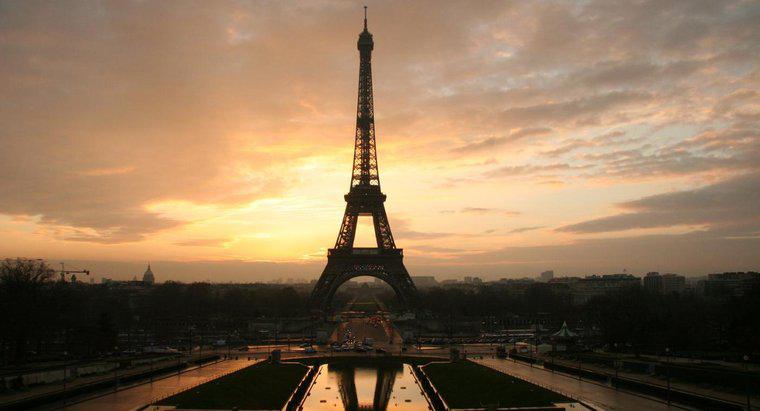Quais materiais foram usados ​​para construir a Torre Eiffel?