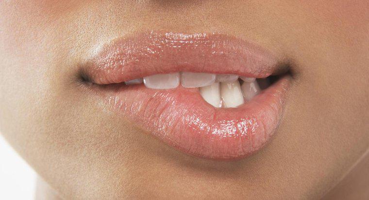 Quais são os sintomas de uma infecção bucal?