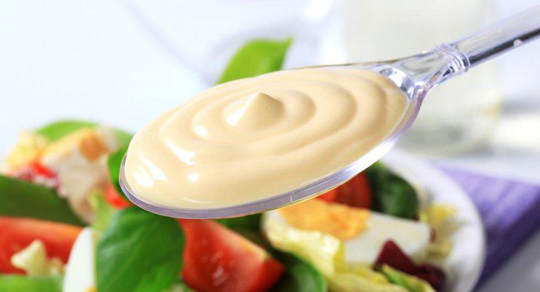 Qual é a diferença entre maionese e molho para salada?