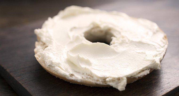 Quantas calorias tem um bagel com cream cheese?