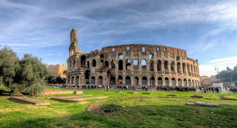 Quais foram algumas das contribuições da Roma Antiga?