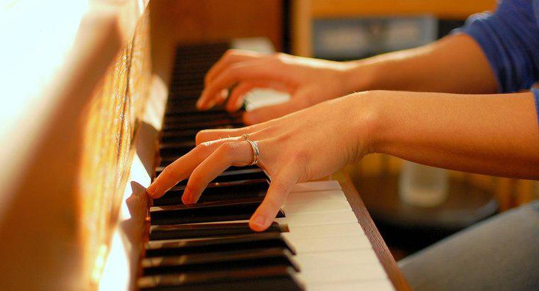 Como você encontra o valor de um piano usando seu número de série?