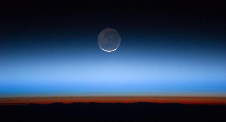 Qual camada atmosférica contém mais ozônio?