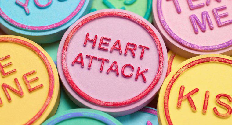 Quais são os quatro principais sintomas de um ataque cardíaco?