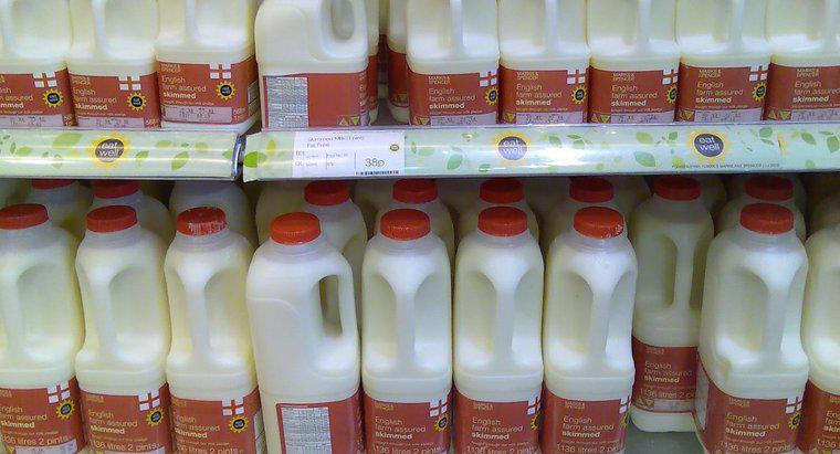 O que ocorre com a ingestão de leite estragado?