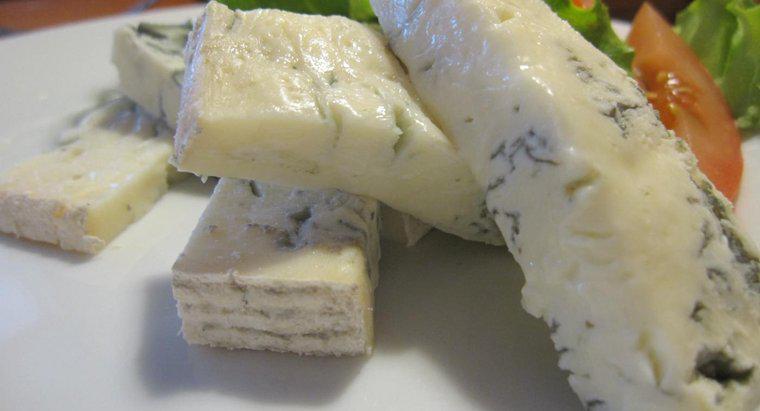 O que é um bom substituto para o queijo gorgonzola?