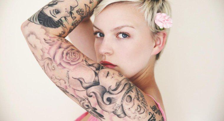 Quais são as possíveis complicações associadas ao uso de tinta rosa tatuagem?