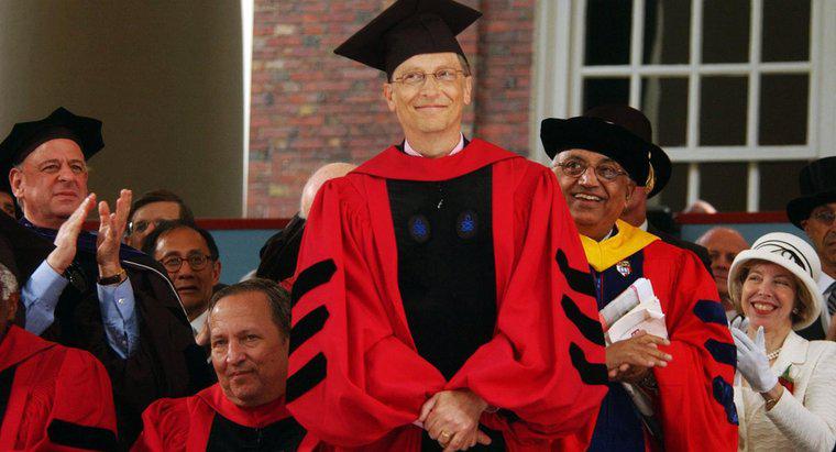 Qual foi o diploma de Bill Gates na faculdade?