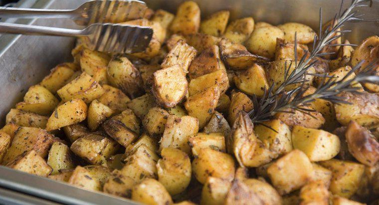 Quanto tempo leva para cozinhar batatas assadas?