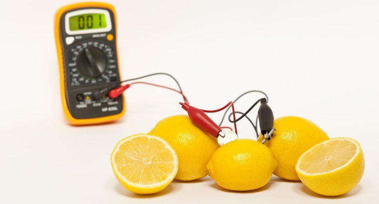 O suco de limão conduz eletricidade?