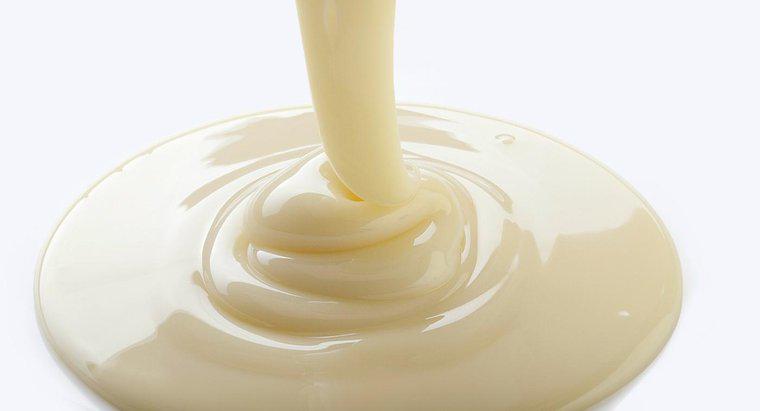 Quais são algumas receitas fáceis de leite condensado?
