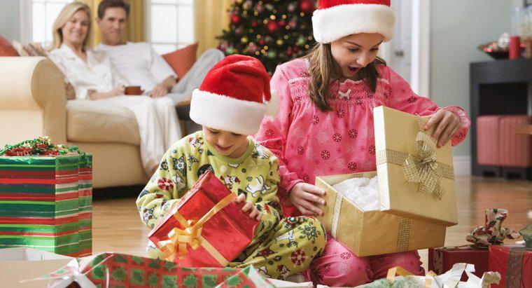 Onde é possível obter presentes de Natal grátis para crianças?