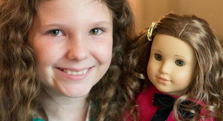 Como você cria sua própria boneca americana que se parece com você?