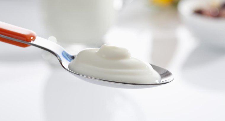 Você deve comer iogurte não refrigerado?