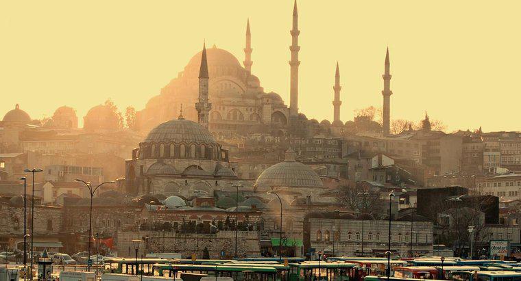 Qual é a principal religião na Turquia?