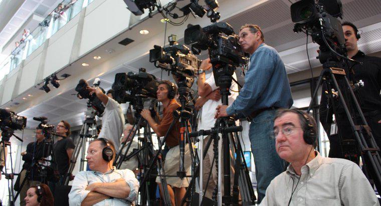 Quais são as vantagens e desvantagens da mídia de massa?