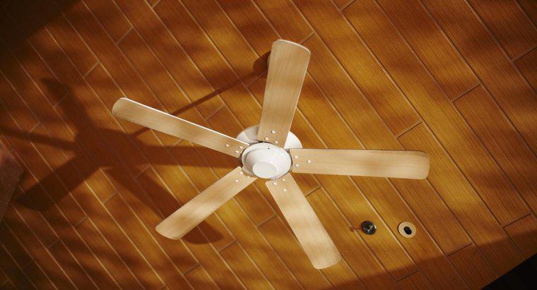 Como você instala uma cinta de ventilador de teto?