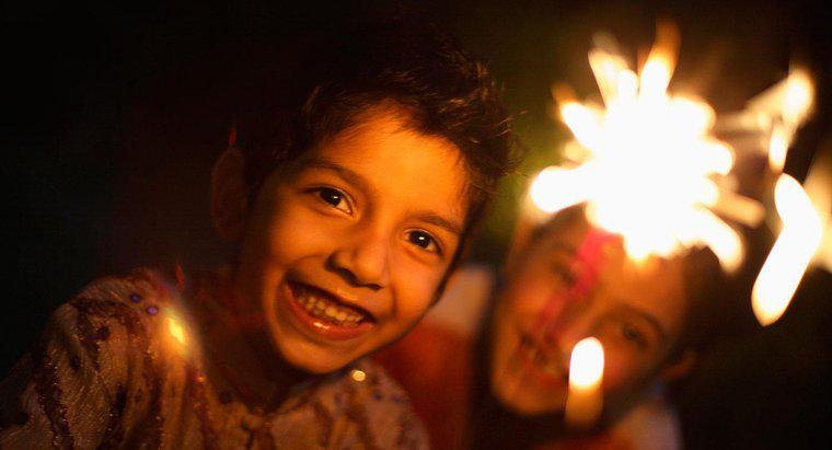 Como as pessoas comemoram o Diwali?