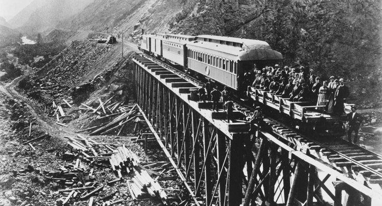 O que foi a Ferrovia Transcontinental?
