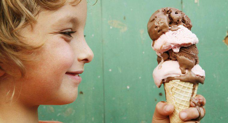 Qual é a diferença entre o soft Serve e o sorvete duro?