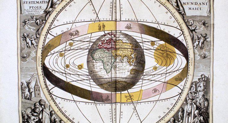 Qual era a teoria do sistema solar de Ptolomeu?