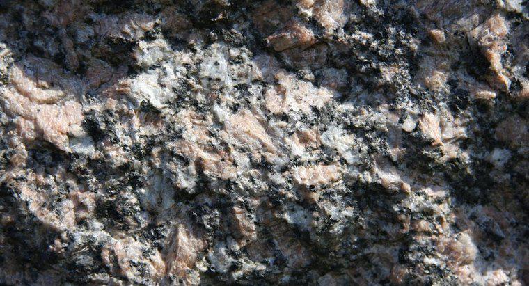 Quais são as cores mais comuns de lajes de granito?